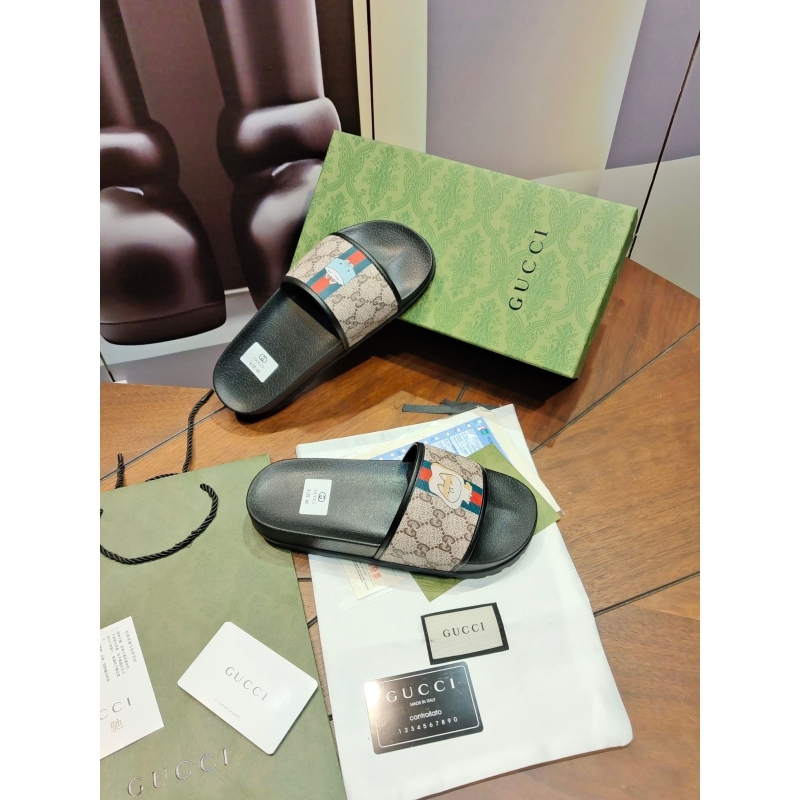 G*u*i slippers